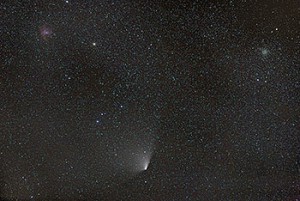 Am gleichen Tag, mit 200mm-Teleobjektiv, aber Vollformatchip aufgenommen: Rechts oben ist zusätzlich der Offene Sternhaufen NGC 7789 zu erkennen. [Norbert Mrozek]