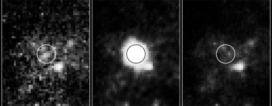 Ein Stern verschwindet: links ein Hubble-Bild eines Spiralarmes der Galaxie NGC 266 im Jahre 1997; ein Stern der absoluten Helligkeit -10m, d.h. mit einer Million Sonnenleuchtkräften, ist markiert. In der Mitte am 11.11.2005 an genau dieser Stelle die Supernova 2005gl. Rechts wiederum derselbe Ausschnitt am 26.9.2007: Der helle Stern ist verschwunden. [NASA, ESA, and A. Gal-Yam (Weizmann Institute of Science, Israel)]