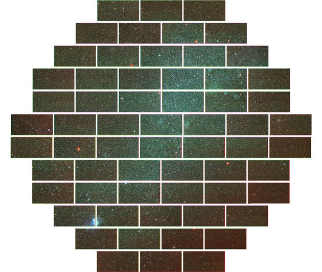 So sieht die Dark Energy Camera die Kleine Magellansche Wolke, deren Bild sich auf zahlreiche ihrer einzelnen CCDs verteilt. [Dark Energy Survey Collaboration]