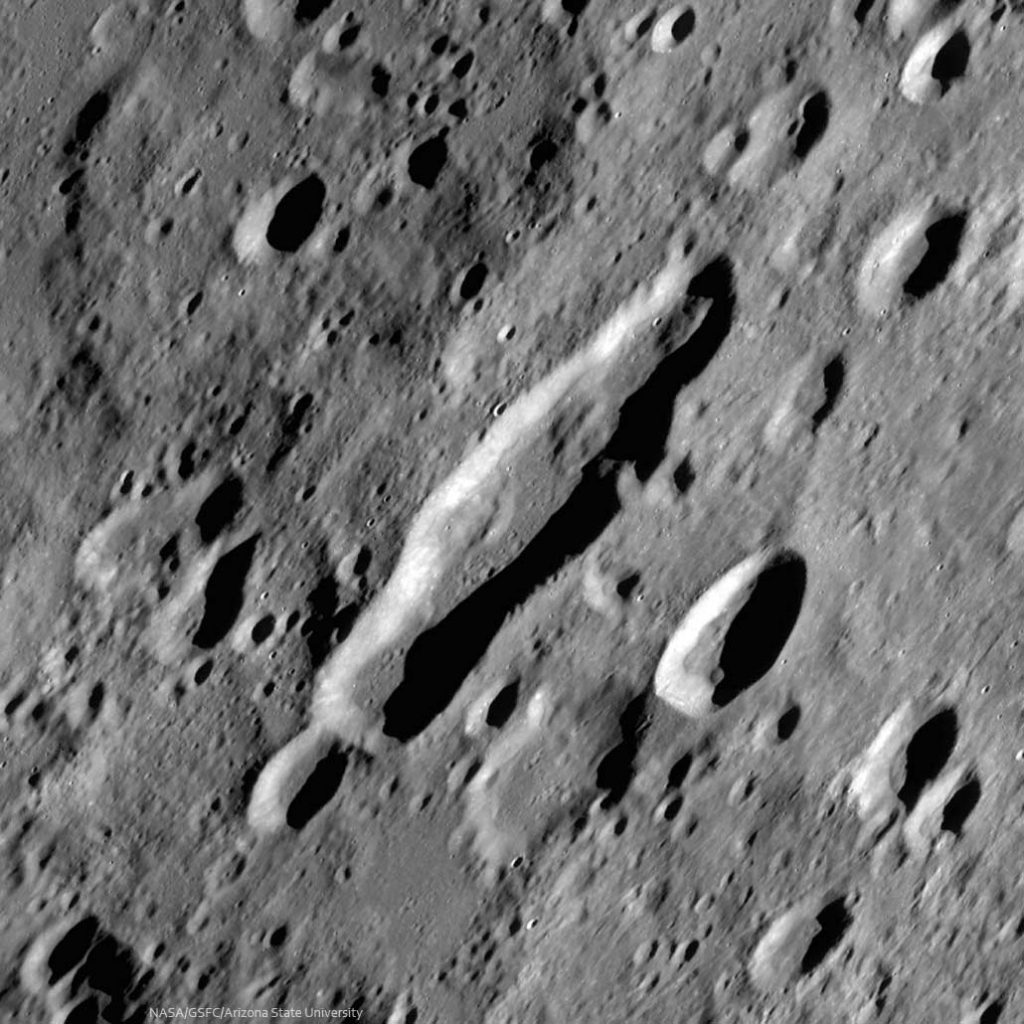 Spix' Blick zum Mond Vallis Rheita ein imposantes Tal am Mondrand