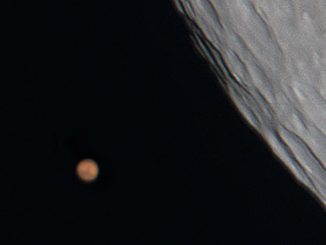 Mars neben dem Mond